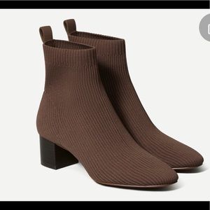 Brand new Everlane ReKnit Glove boot
